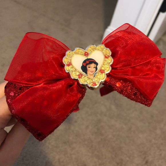 Featured image of post Snow White Red Bow Headband